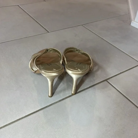 A. Marinelli Golden tan 3 inch heels, perfect shoe for any event, no flaws - Picture 3 of 7